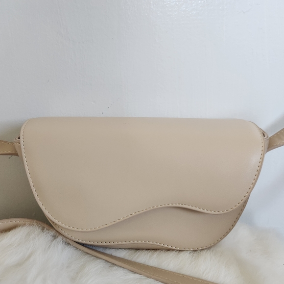NWT Melie Bianco Frieda Nude Recycled Vegan Leather Crossbody Bag - Picture 4 of 12